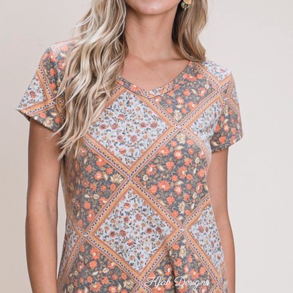 LAST 1! V Neck Super Soft Mosaic Floral Print Top! - Picture 8 of 8